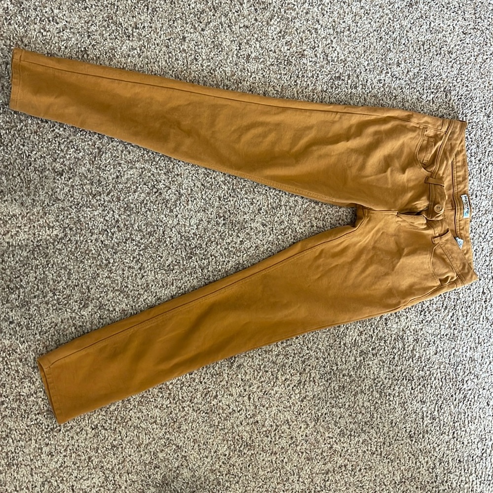 Women’s stretchy jeggings.